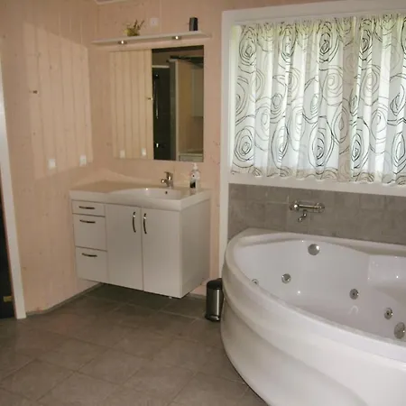 Vakantiehuis Prachtig Huis In Humble Met Sauna